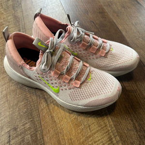 Women's Nike React Phantom Run Flyknit 3 Running Shoes Pink Size 11